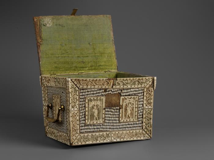 Casket with openwork panels (coffret; plaques ajourées) (Front)