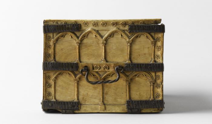 Casket with arches and rosettes (coffret; décor d'arcatures; décor de roses; colonnettes) (End, right)