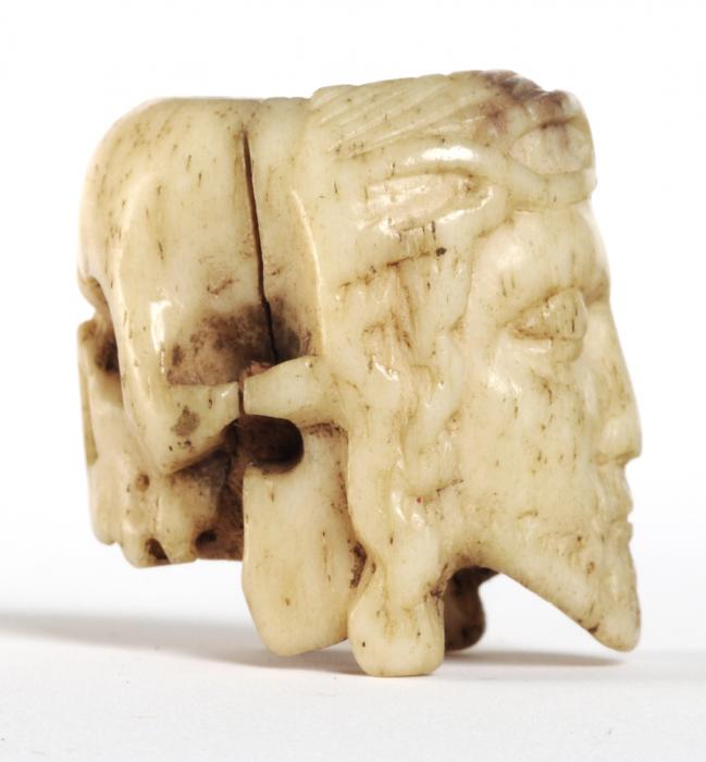 Rosary bead, 2 faces (chapelet) (Side)