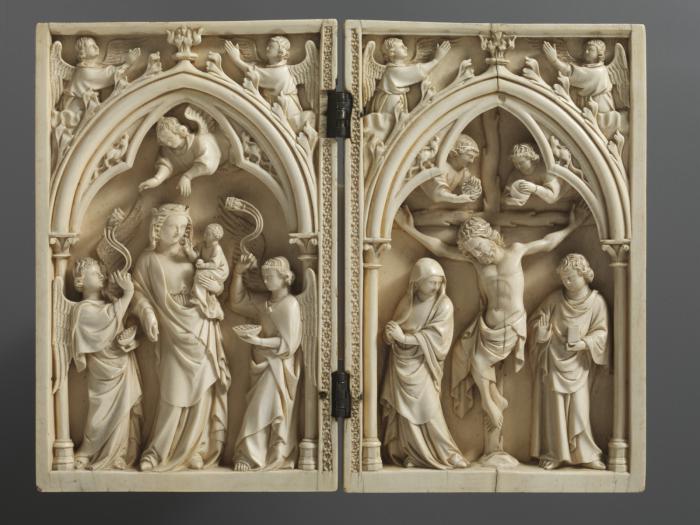 Diptych, 1 register, 1 arch across, bands of rosettes (plaquettes; décor de roses; colonnettes) (Front, open)