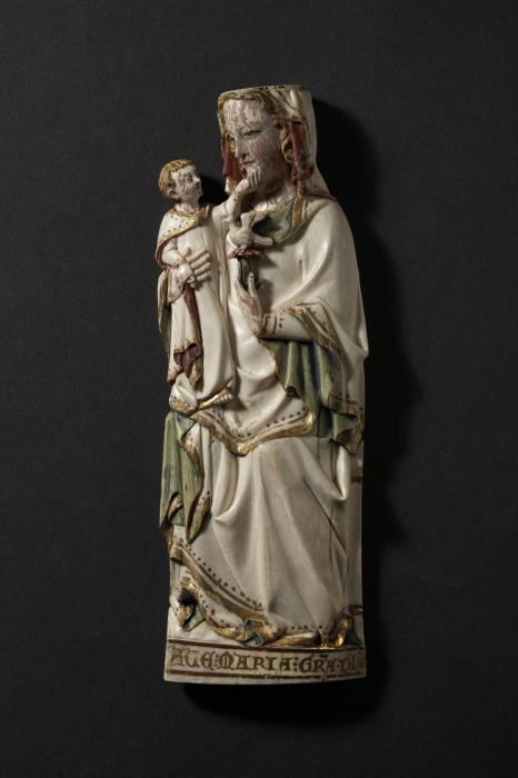 Relief (appliqué) (Front)