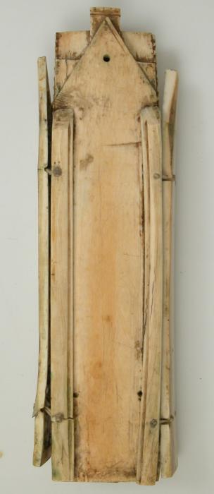 Gabled polyptych, with arches (tabernacle; colonnettes) (Closed, back)