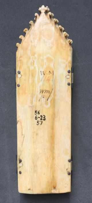 Gabled triptych, 1 and 2 registers, with arches (Back, closed)