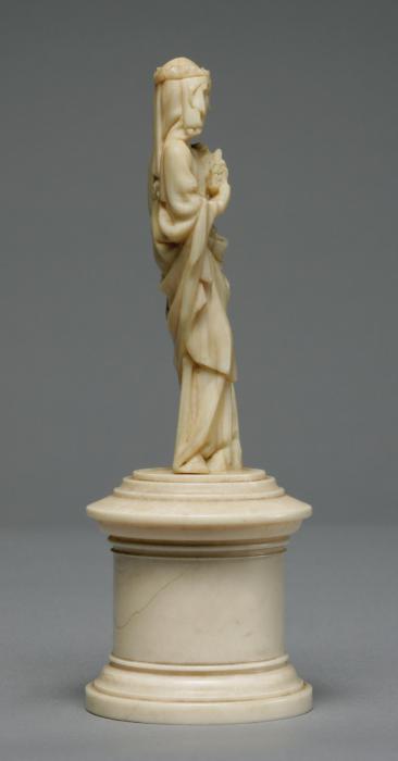 Statuette (Side)
