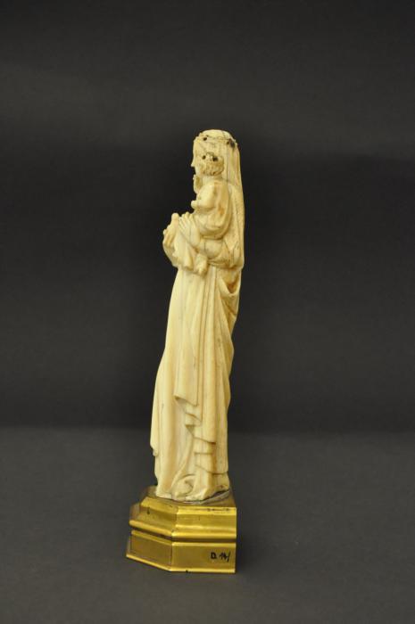 Statuette (Side)
