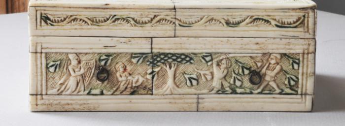 Box (boîte) (End, right)