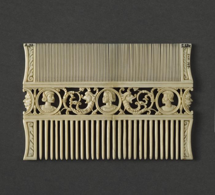 Openwork comb (peigne double ajouré) (Side 2)