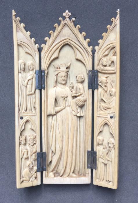 Gabled triptych, 1 and 2 registers, with arches (Front, open)