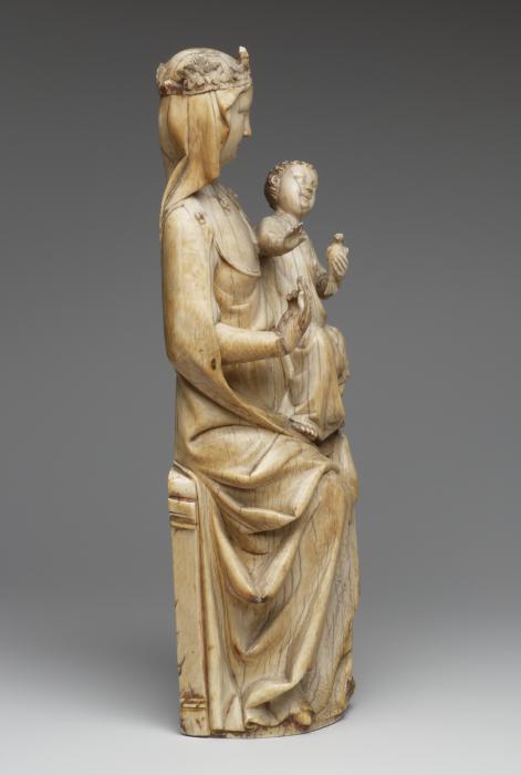 Relief (appliqué) (Side, right)