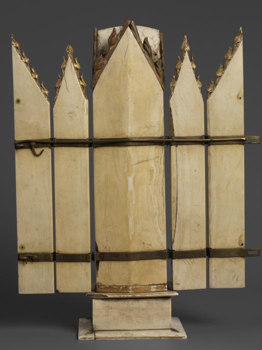 Gabled polyptych, bands of rosettes (tabernacle; colonnettes; frise d'arcatures; décor de roses) (Back)