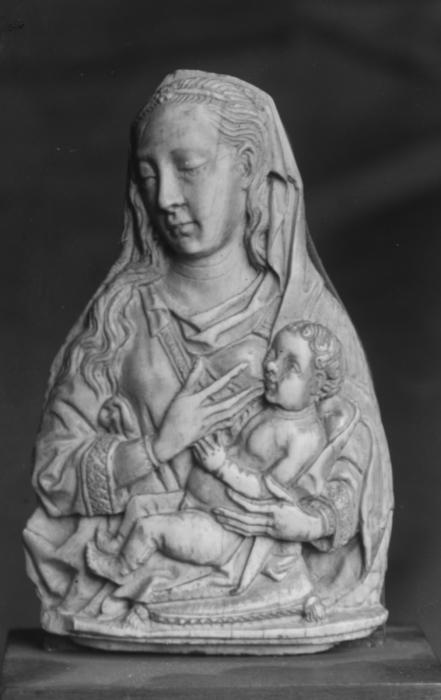 Relief (appliqué) (Front)