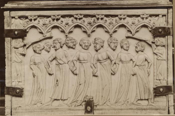 Casket, with arches, quatrefoils, rosettes (coffret; frise d'arcatures; quatre-feuilles) (End, left)