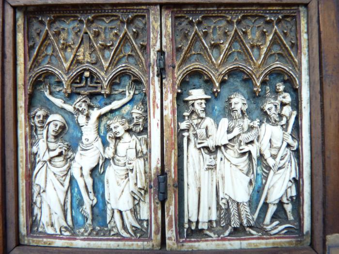 Diptych, 1 register, 3 arches across (frise d'arcatures; plaquettes) (Front)