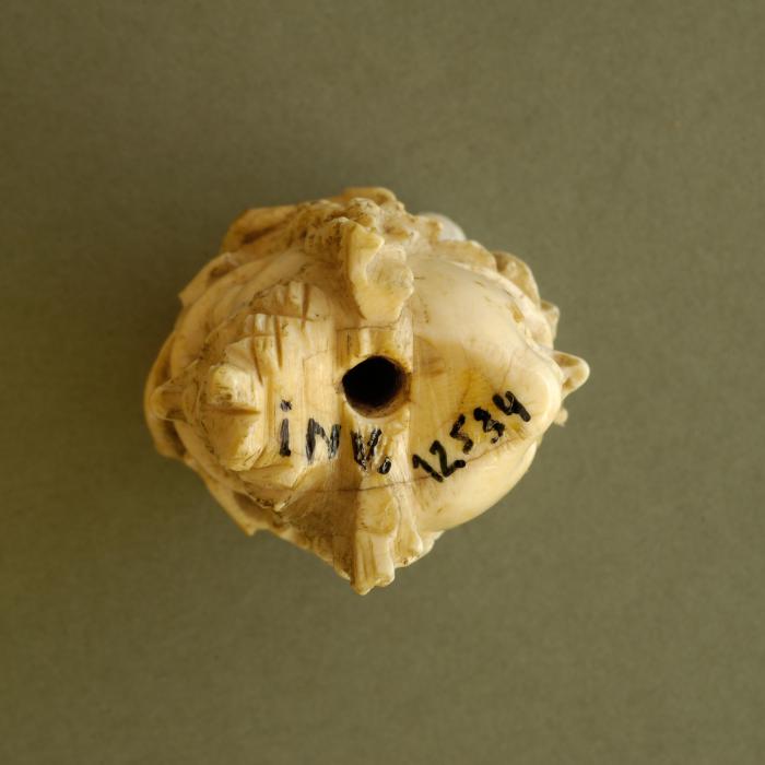 Rosary bead (?), 2 faces (chapelet) (Bottom)