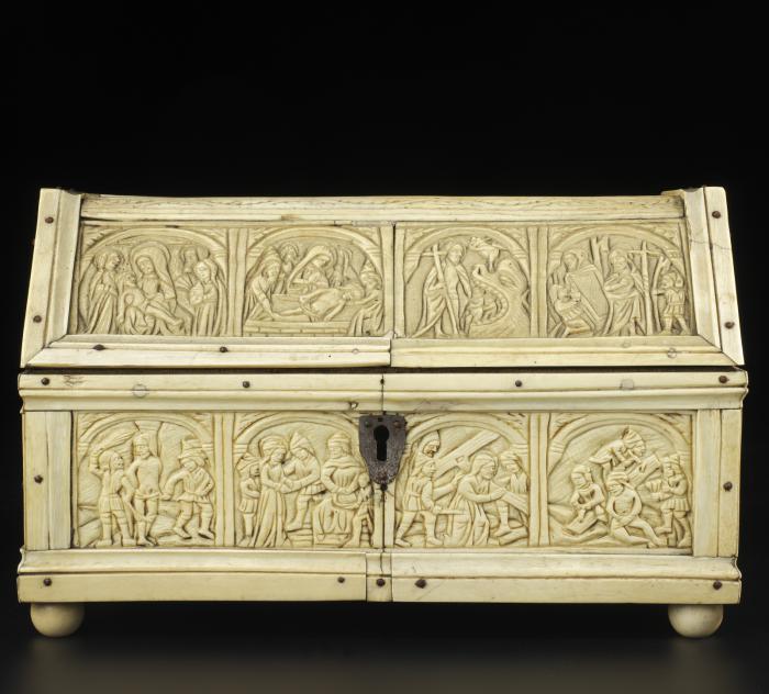 Box with pitched lid (Body, front)