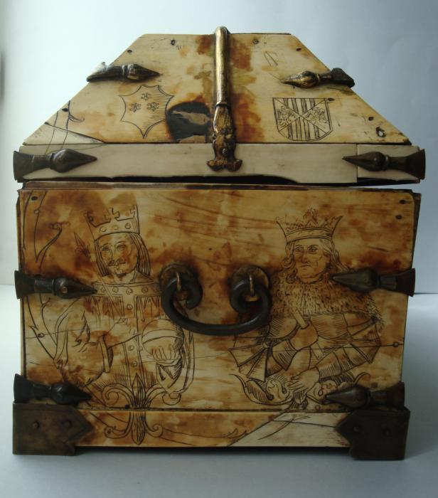 Casket with pitched lid (coffret); known as 'Arqueta de los Reyes' (Kings' Casket) (End, left)