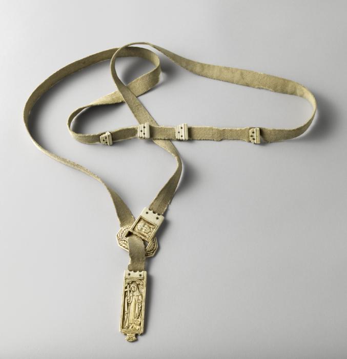 Belt with ivory buckle, pendant and stops (ceinture)