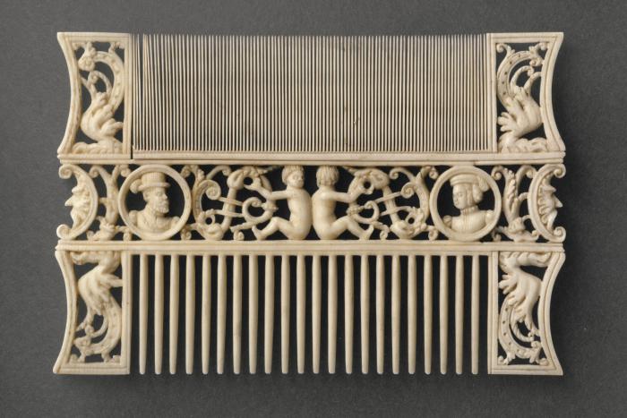 Openwork comb (peigne double ajouré) (Side 2)