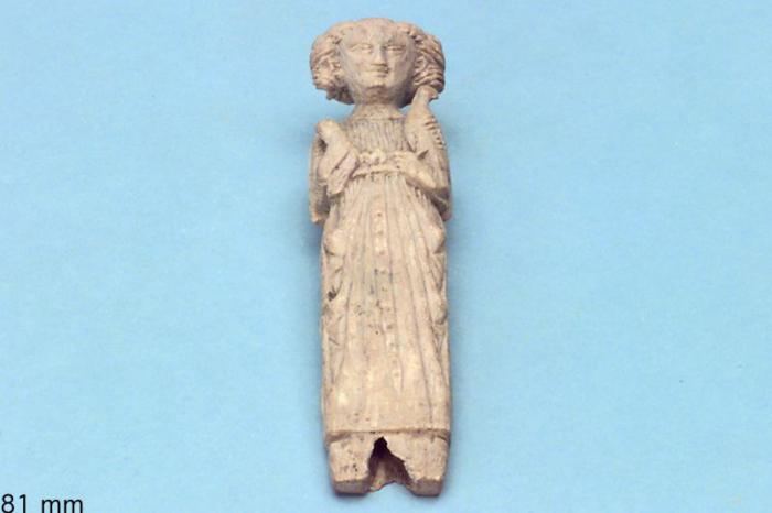 Hair parter or knife handle (gravoir; manche de couteau) (Front)