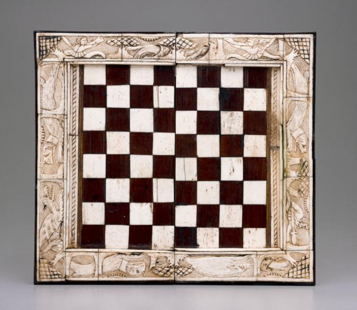 Folding game board (Exterior)