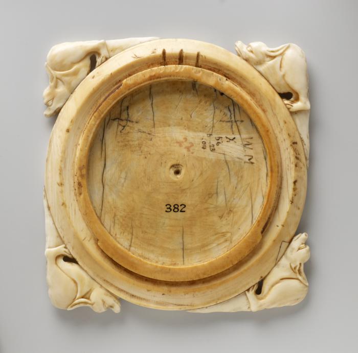 Mirror case, frame of 8 lobes (valve de miroir) (Back)