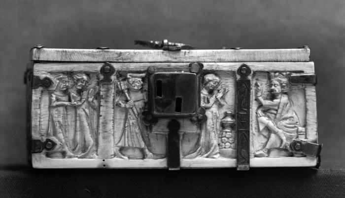 Casket (coffret) (Body, front)