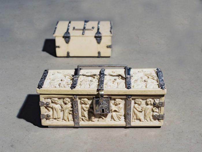 Casket with arches (coffret; frise d'arcatures) (Body, front)