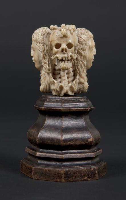 Rosary bead, 4 faces (chapelet) (Side 2)