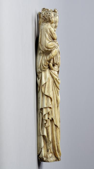 Relief (appliqué) (Front)