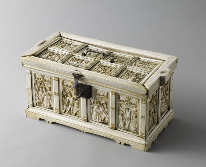 Casket, ogee arches (coffret; box; boite) (Closed)