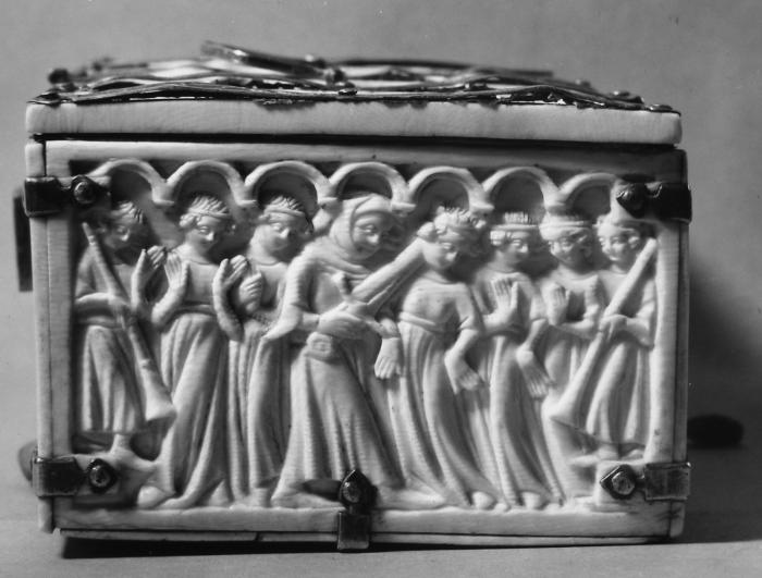 Casket, with quatrefoils and arches (coffret; quatre-feuilles; frise d'arcatures) (End, right)