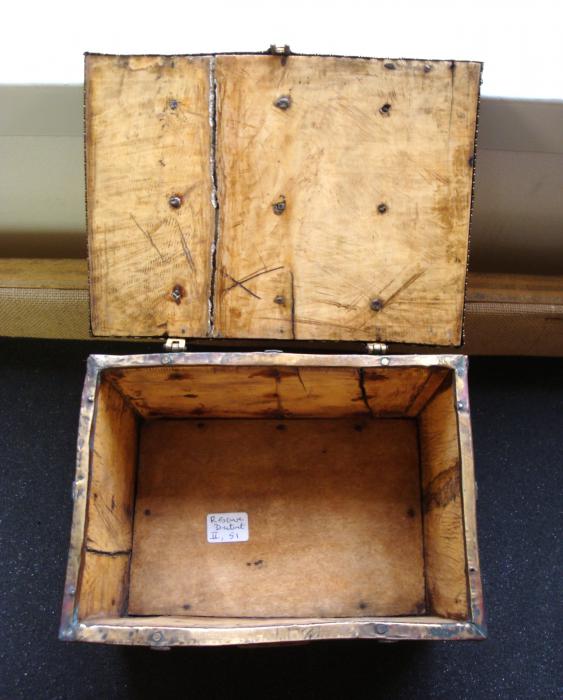Casket (coffret) (Interior)