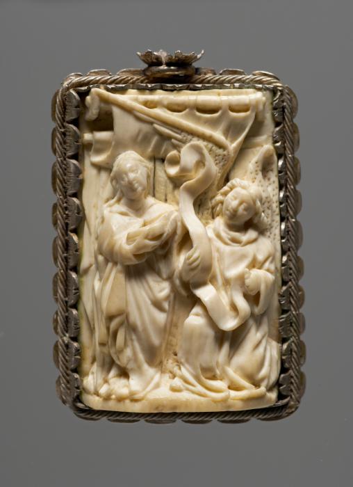 Pendant (Front)