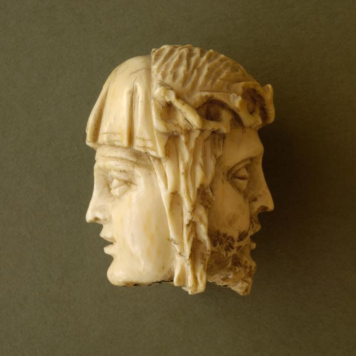 Rosary bead (?), 2 faces (chapelet) (Side)