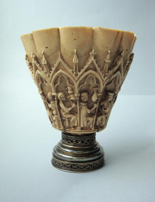 Chalice (calice), 8 arches (frise d'arcatures; colonnettes) (Front)