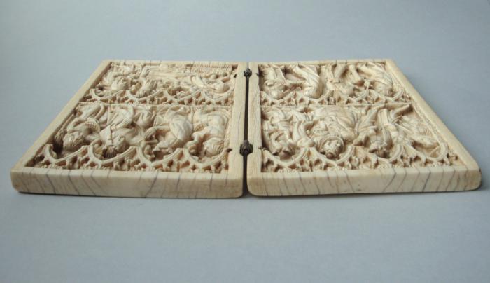 Diptych, 2 registers, 4 arches across (frise d'arcatures) (Top)
