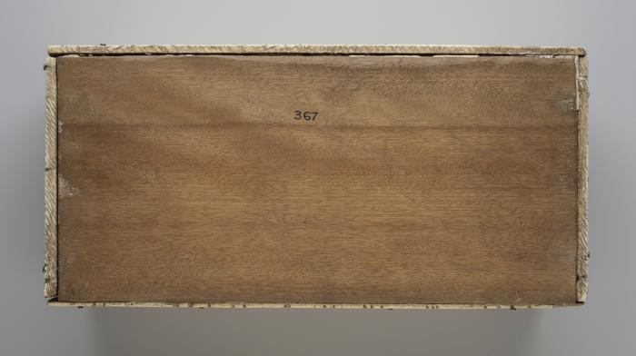 Casket with arches and quatrefoils (coffret; quatre-feuilles; frise d'arcatures) (Bottom)