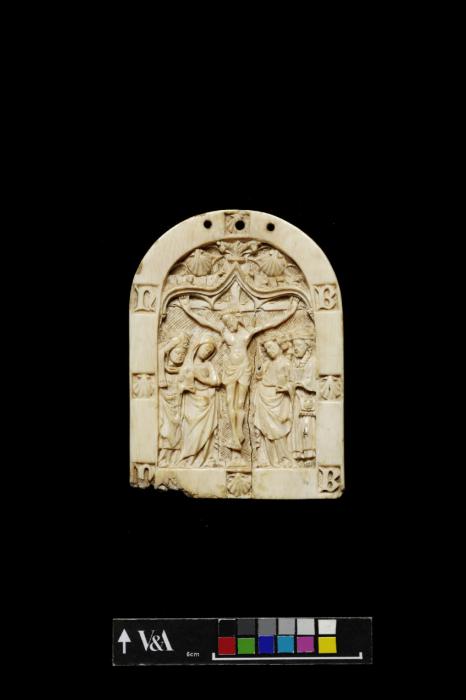 Pax, 1 ogee arch across (baiser de paix) (Front)