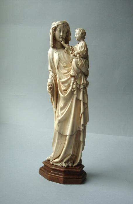 Statuette (Front)