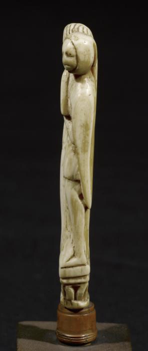 Dagger handle (?) (Side)