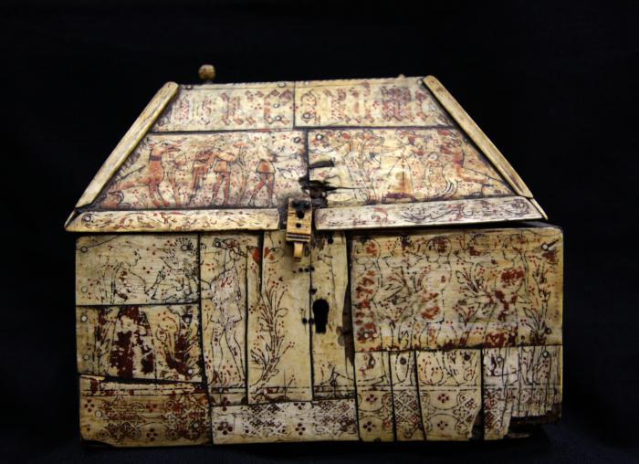 Painted casket with pitched lid (coffret) (Body, front)