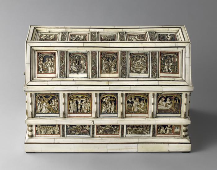 Box with pitched lid