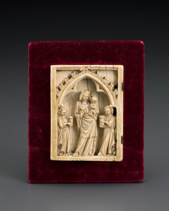 Wing, left (fragment of a diptych), 1 register, 1 arch across (plaquette) (Front)