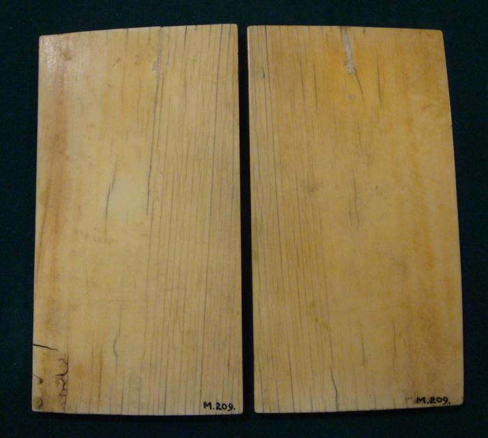 Diptych, 1 register, 1 ogee arch across (plaquettes) (Back)