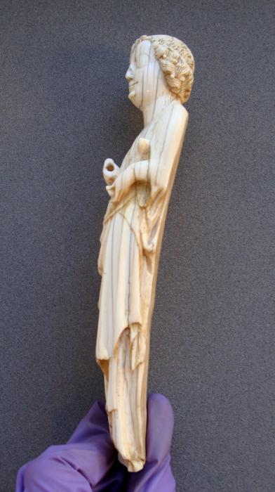 Relief (appliqué) (Side)