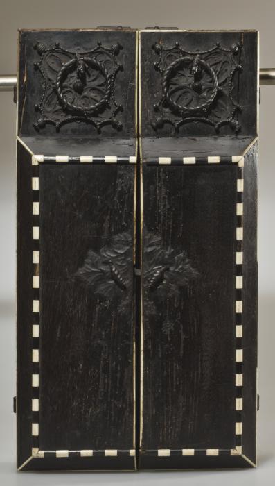 Triptych, with arches (colonnettes) (Front, closed)