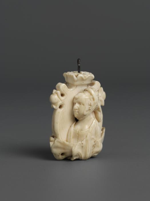 Rosary bead, 2 faces (chapelet) (Side 2)