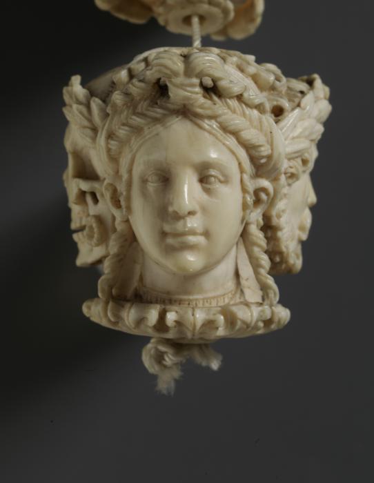 Rosary, 13 beads, 2 and 3 faces (chapelet) (Pendant, face 1)