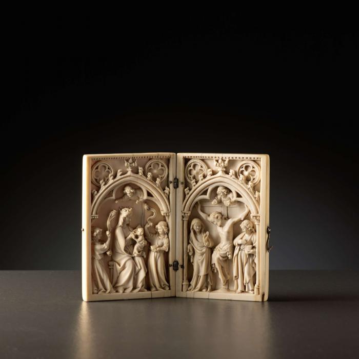 Diptych, 1 register, 1 arch across (plaquettes; colonnettes) (Front)