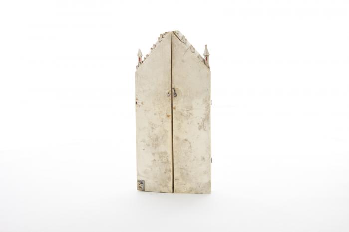 Gabled triptych, 3 registers (colonnettes) (Front, closed)